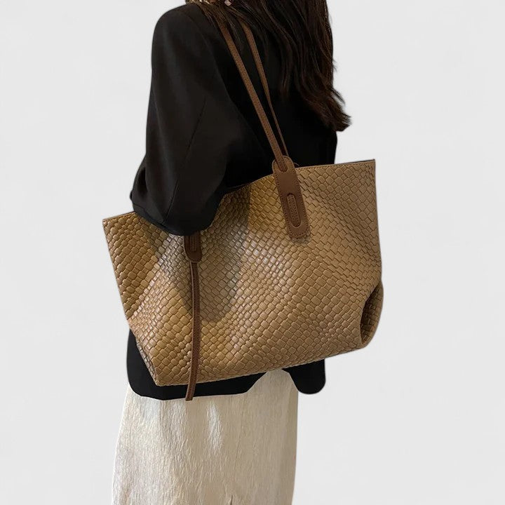 June | Chic Tote Bag