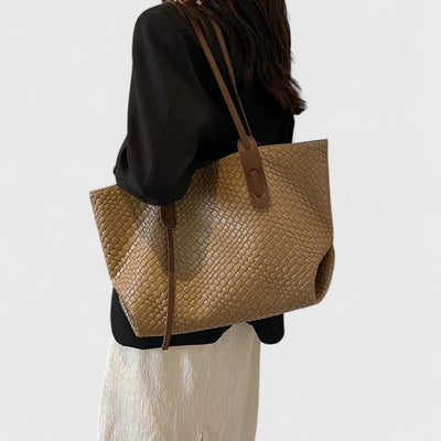 June | Chic Tote Bag